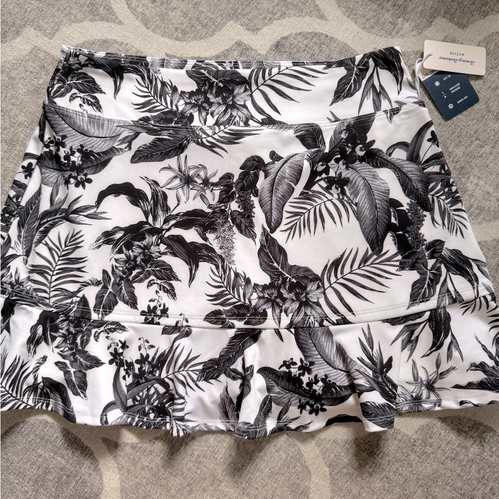 NWT Tommy Bahama Black and White Floral Skort Medium